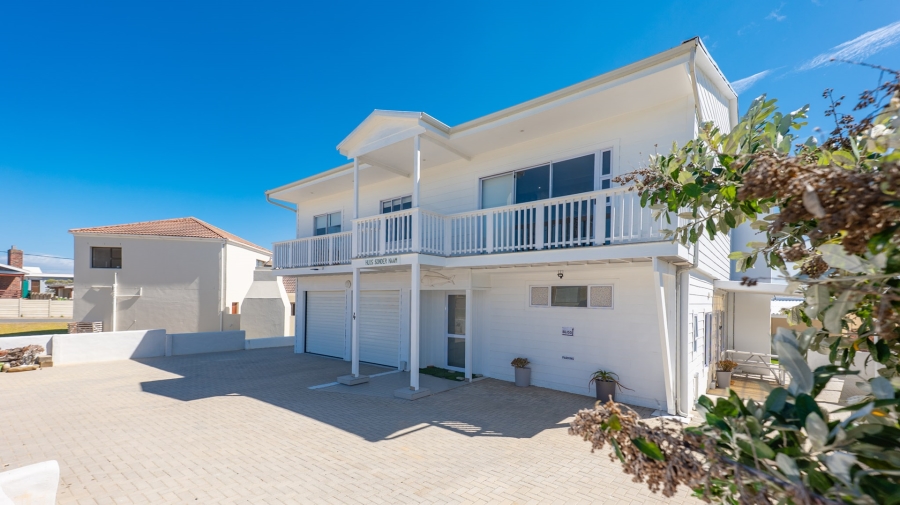 4 Bedroom Property for Sale in Struisbaai Western Cape